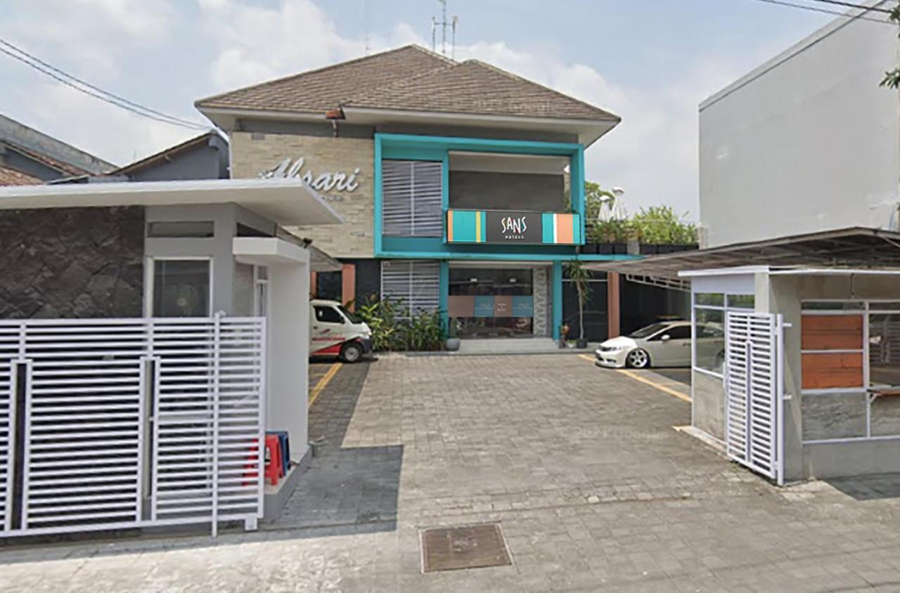 Sans Hotel Absari Yogyakarta Jarakan Eksteriør billede